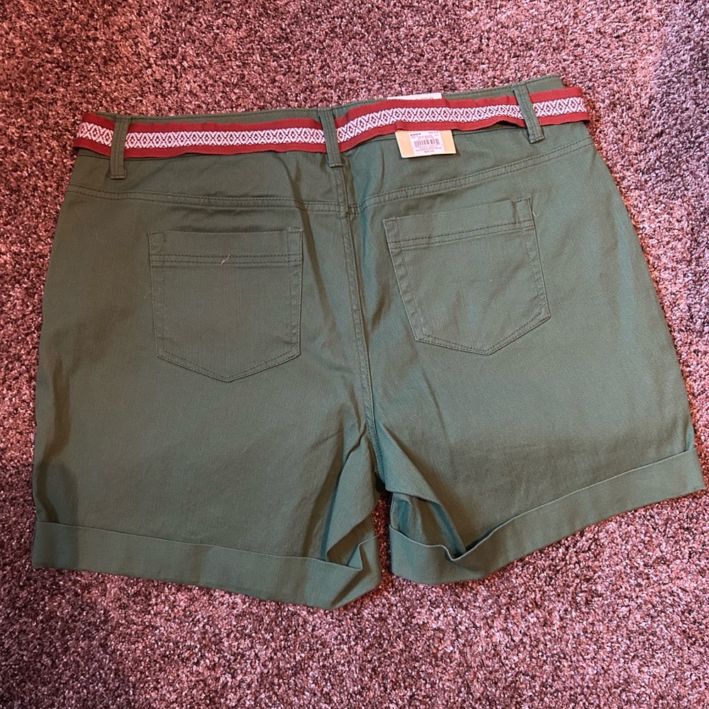 Sonoma Women's Olive Green Cargo Shorts with Belt - Picture 3 of 4
